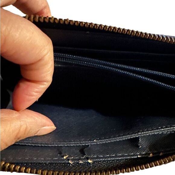 Steve Madden and Fossil wallets. Pre-loved in great conditions. - Picture 13 of 13